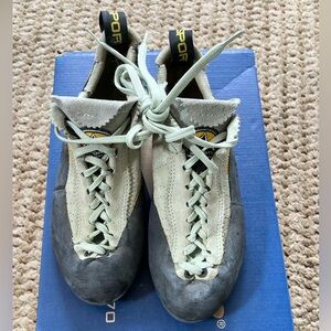 La Sportiva Mythos climbing shoes size EU 38